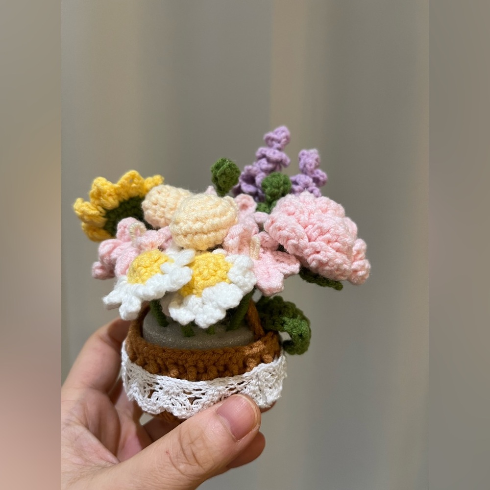 Title:
Handmade Crochet Flower Basket – Mini Floral Arrangement